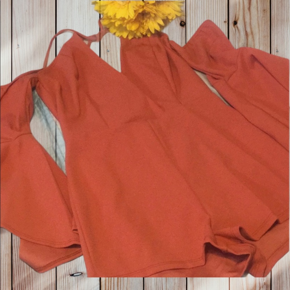 RUST COLD SHOULDER BELL SLEEVE LINED ROMPER - Picture 4 of 8